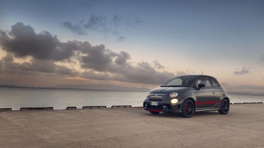  Abarth 695 XSR Yamaha (312) 2017 года  (фото 2 из 9)